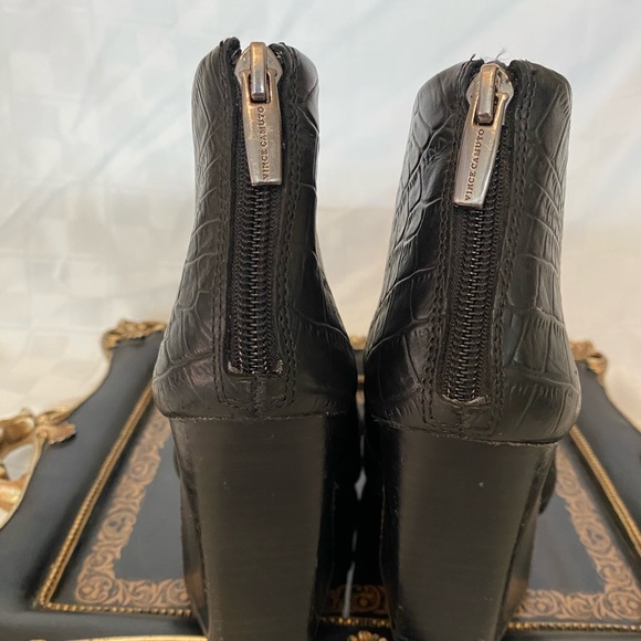 Vince Camuto Crock Embossed,Leather Ankle VFront boots,Zipper, 3.5”heels,Size 7M - Picture 4 of 17